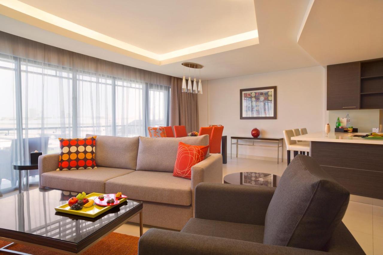 마제스틱 아르잔 바이 로타나 - 마나마 아파트 호텔 외부 사진 A living room in a serviced apartment in Kuala Lumpur, Malaysia