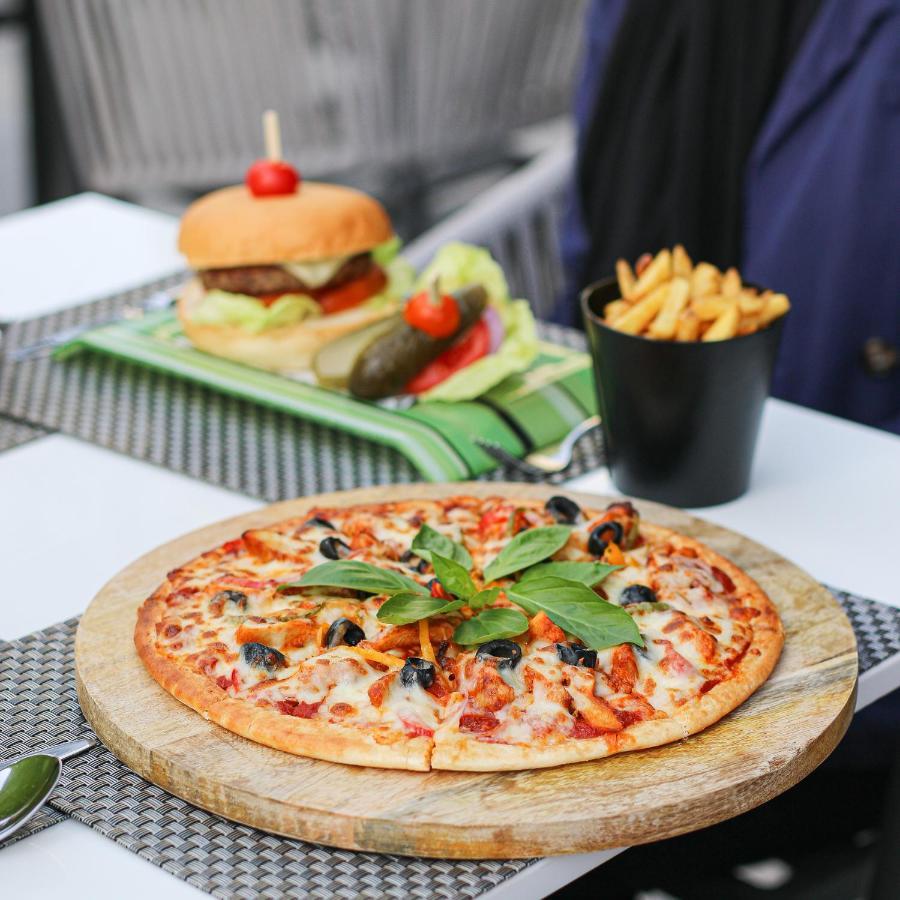 마제스틱 아르잔 바이 로타나 - 마나마 아파트 호텔 외부 사진 Pizza