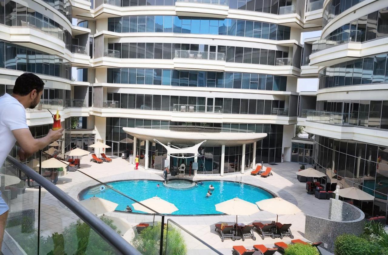 마제스틱 아르잔 바이 로타나 - 마나마 아파트 호텔 외부 사진 The swimming pool at the hotel